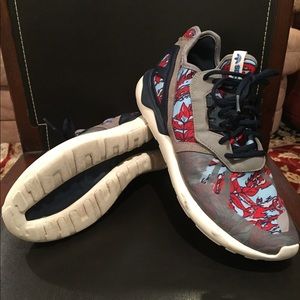 Gently used size 10 Adidas Tubular shoes